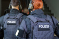 Razzia gegen internationale Geldwäscher und Drogendealer am Dienstagmorgen in Wiesbaden. Drei Tatverdächtige wurden festgenommen.