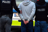 Am Sonntag, 21. April, konnte die Polzei Wiesbaden dank eines aufmerksamen Zeugen einen Einbruchstäter bei frischer Tat ertappen und festnehmen.