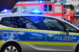 Am Samstagabend kam es in der Rheinstraße in Wiesbaden zu einer gefährlichen Körperverletzung, bei der ein 20-jähriger Mann gegen zwei Frauen ein Pfefferspray einsetzte. Diese wurde dabei verletzt. Die Polizei konnte den Täter später festnehmen.